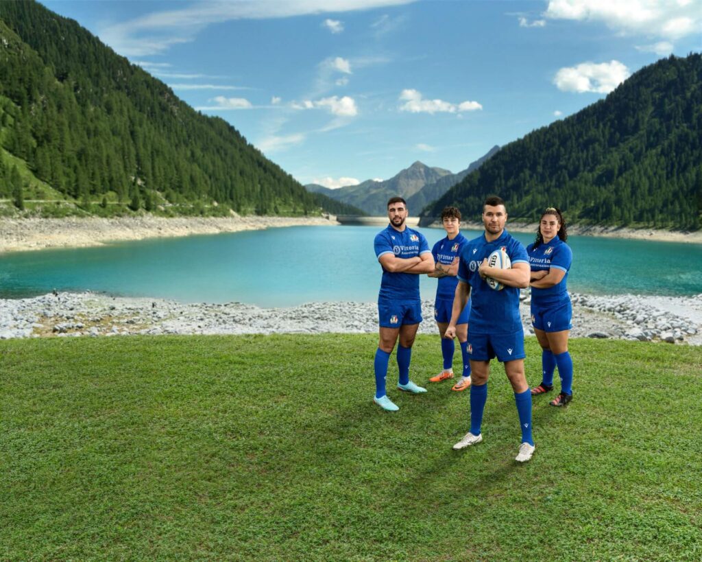 giocatori di rugby vicino al lago
