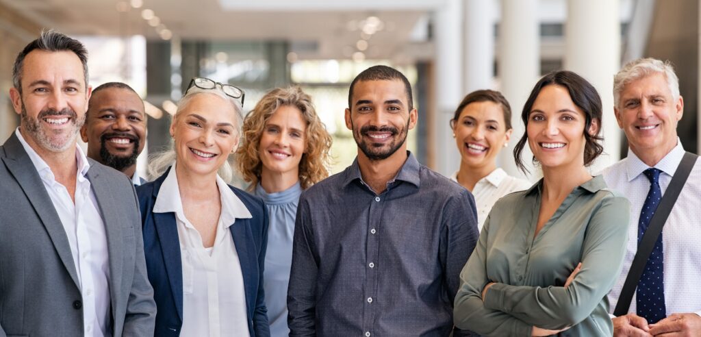 Gruppo di persone in un ambiente